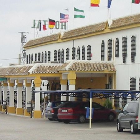 Hostal-Restaurante El Paisano Guadalema de los Quinteros Esterno foto