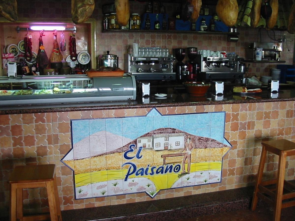 Hostal-Restaurante El Paisano Guadalema de los Quinteros Esterno foto
