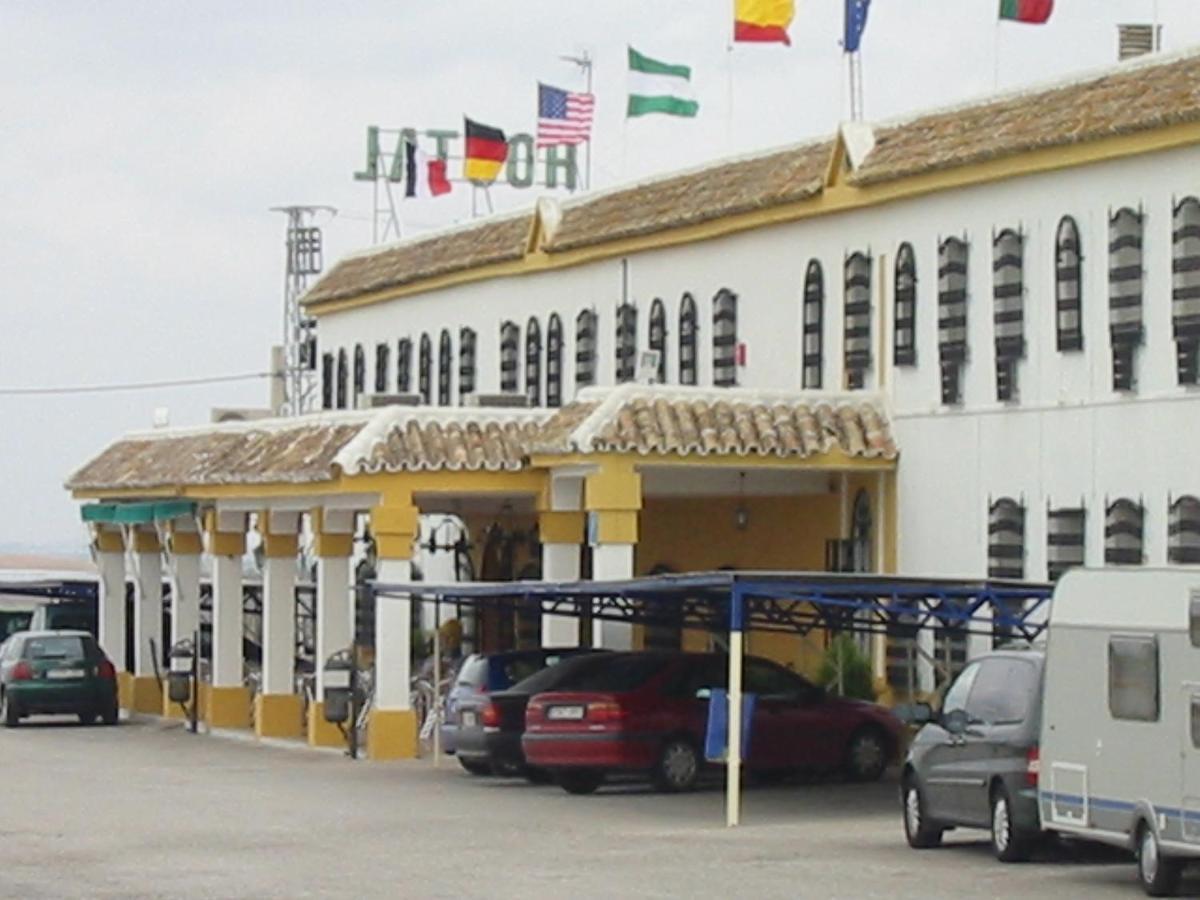 Hostal-Restaurante El Paisano Guadalema de los Quinteros Esterno foto
